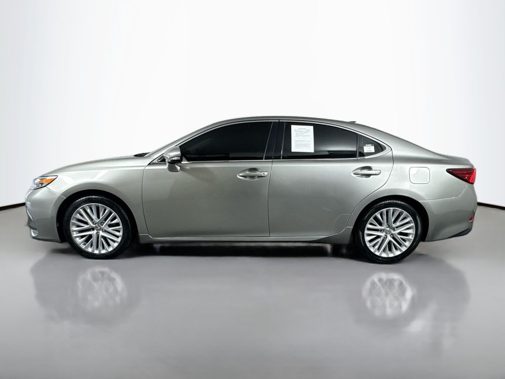 2016 Lexus ES 350 Image 9 of 44