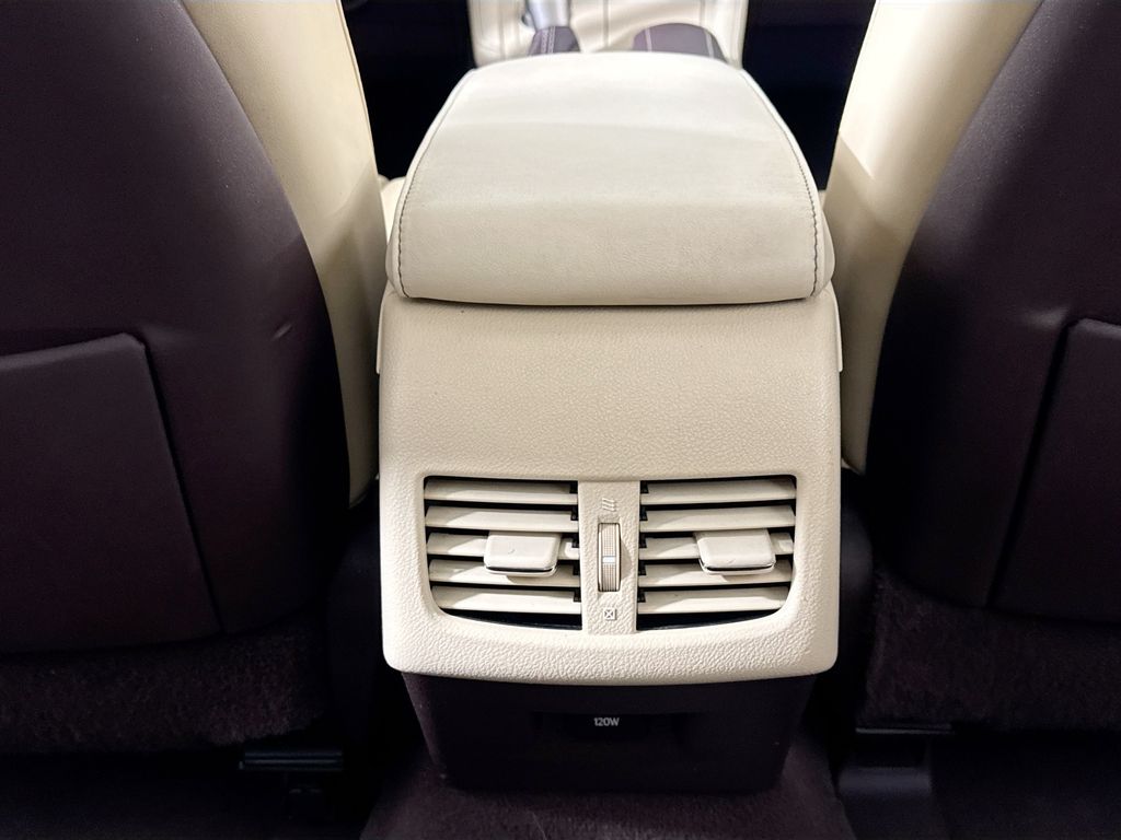 2016 Lexus ES 350 Image 31 of 44