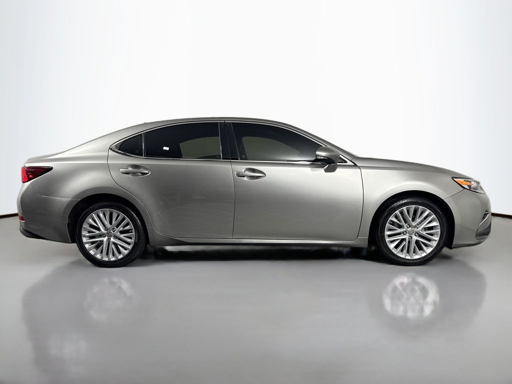 2016 Lexus ES 350 Image 5 of 44