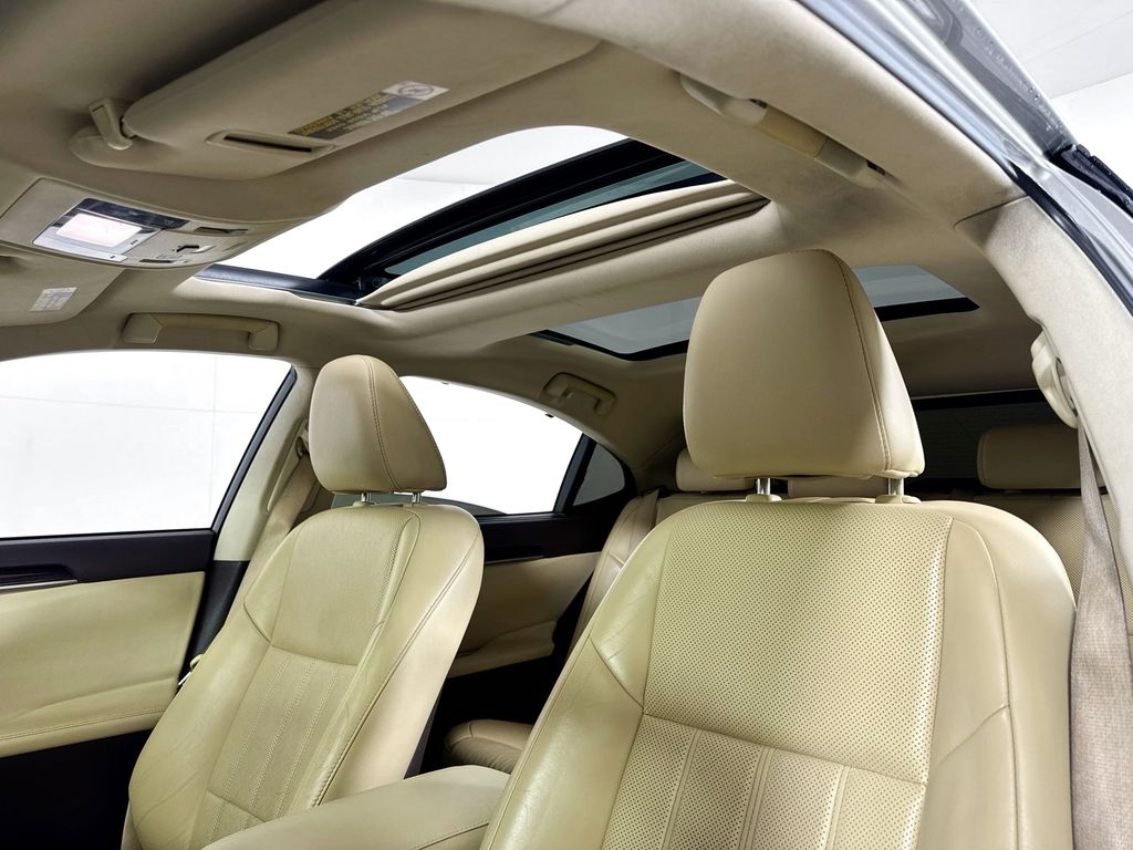 2016 Lexus ES 350 Image 16 of 44