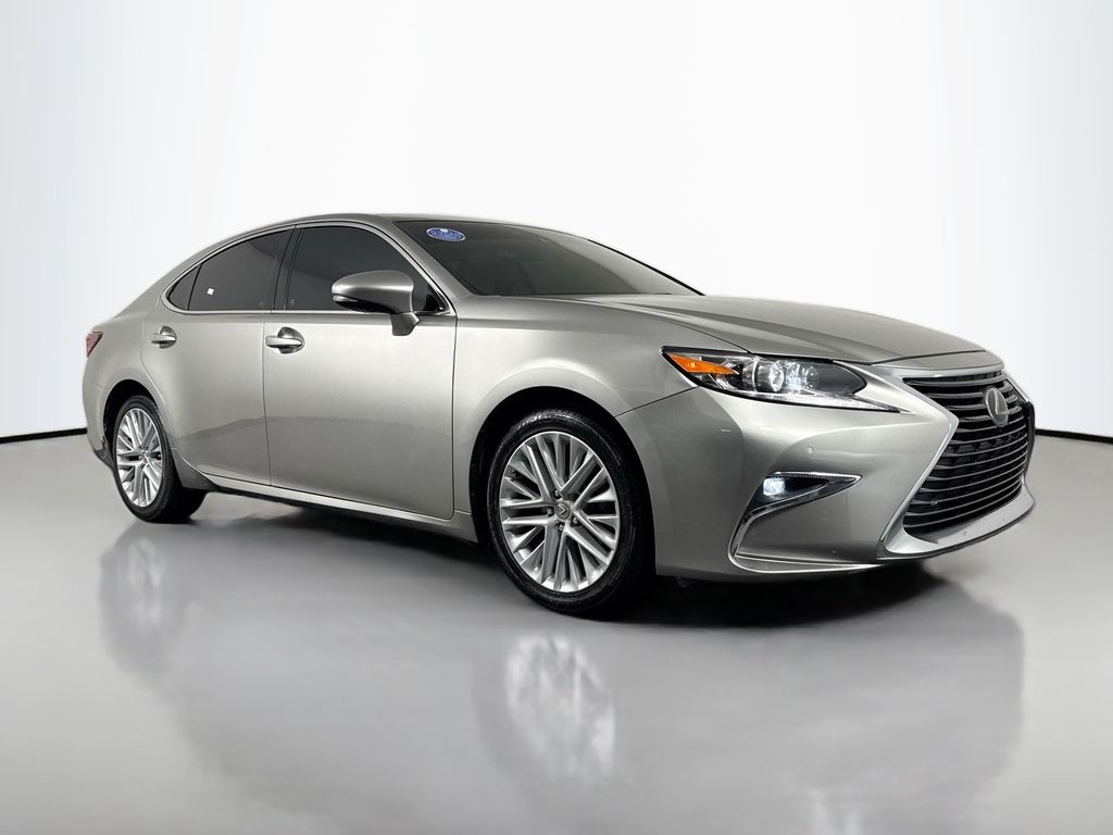 2016 Lexus ES 350 Image 4 of 44