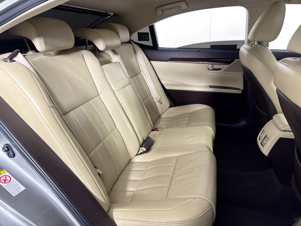 2016 Lexus ES 350 Image 14 of 44