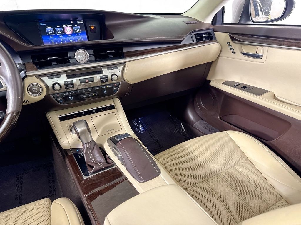 2016 Lexus ES 350 Image 22 of 44