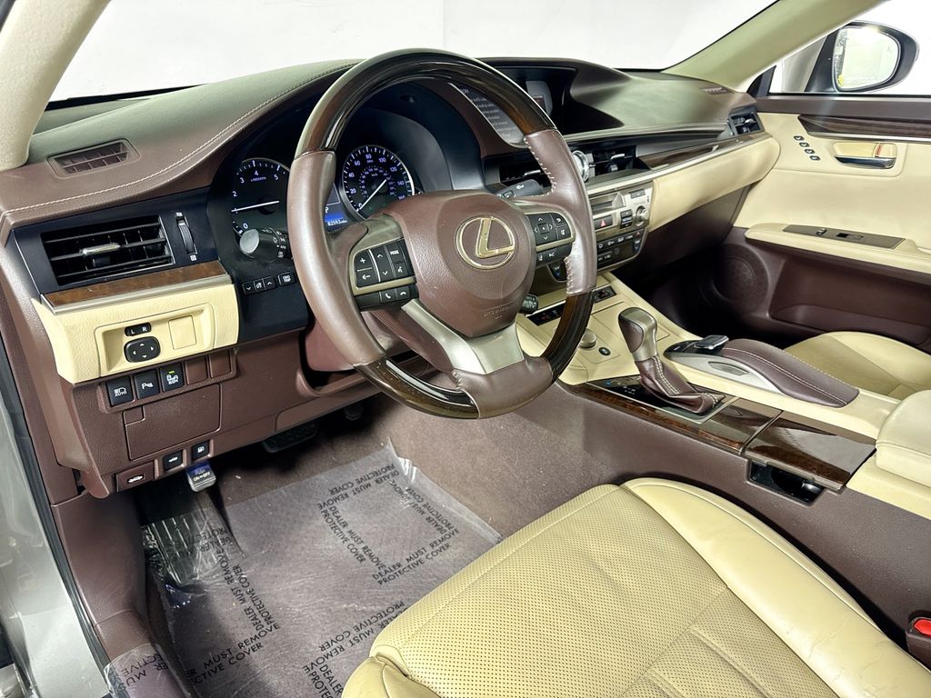 2016 Lexus ES 350 Image 20 of 44
