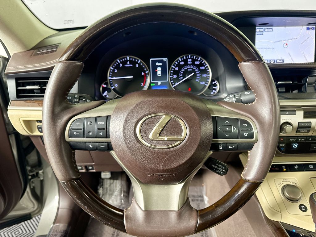 2016 Lexus ES 350 Image 23 of 44