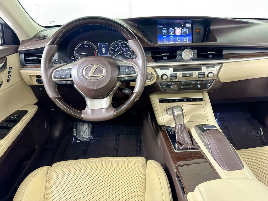 2016 Lexus ES 350 Image 21 of 44