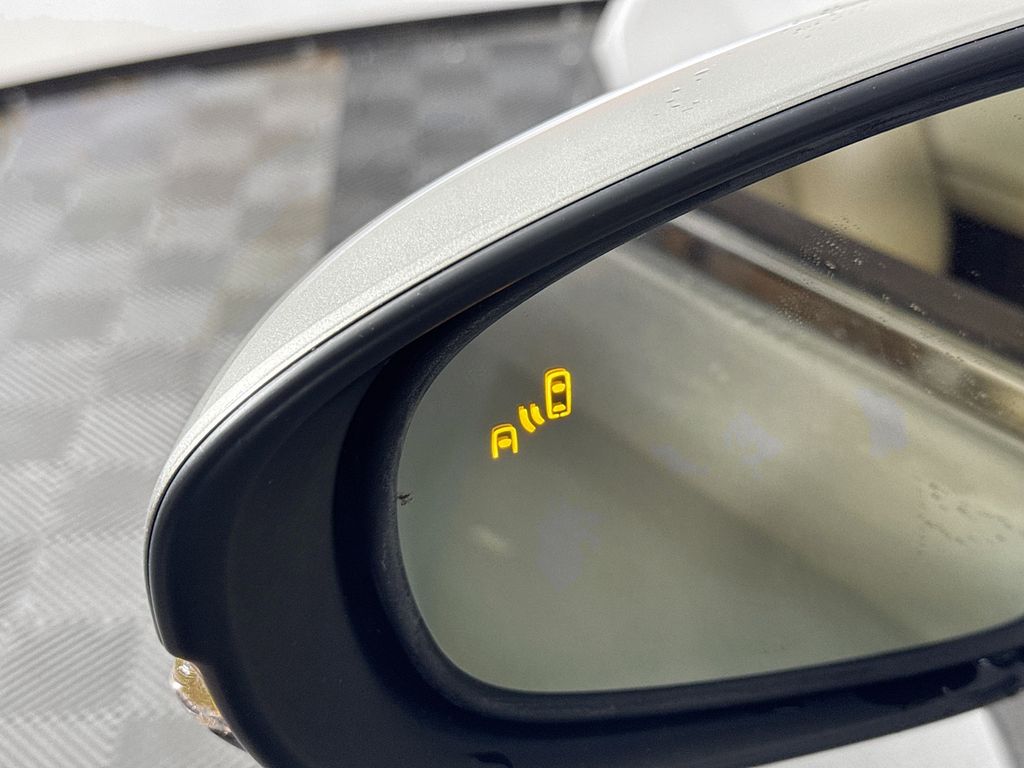 2016 Lexus ES 350 Image 36 of 44