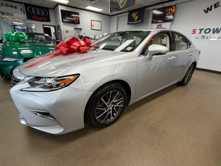 2016 Lexus ES 350 Image 1 of 60