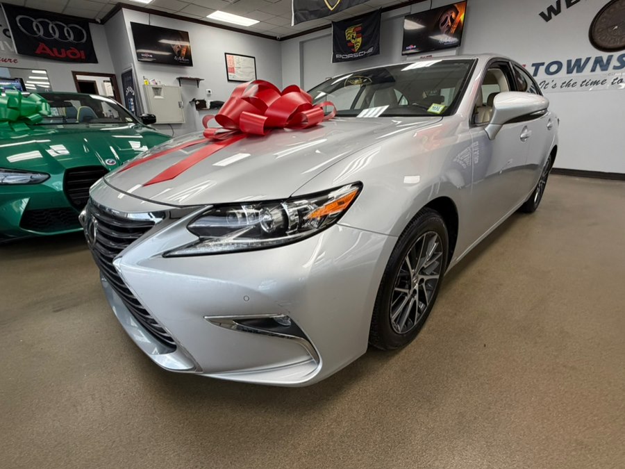 2016 Lexus ES 350 Image 3 of 60