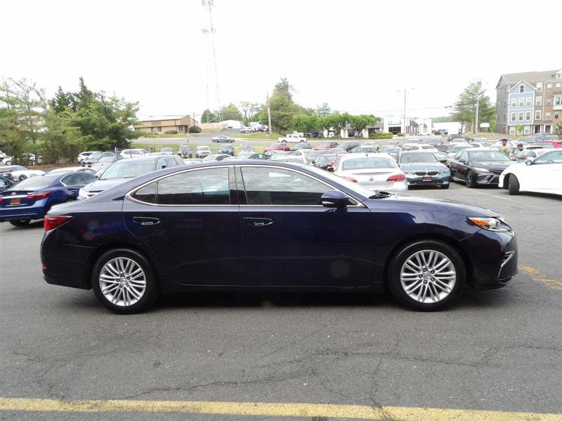 2016 Lexus ES 350 Image 2 of 30