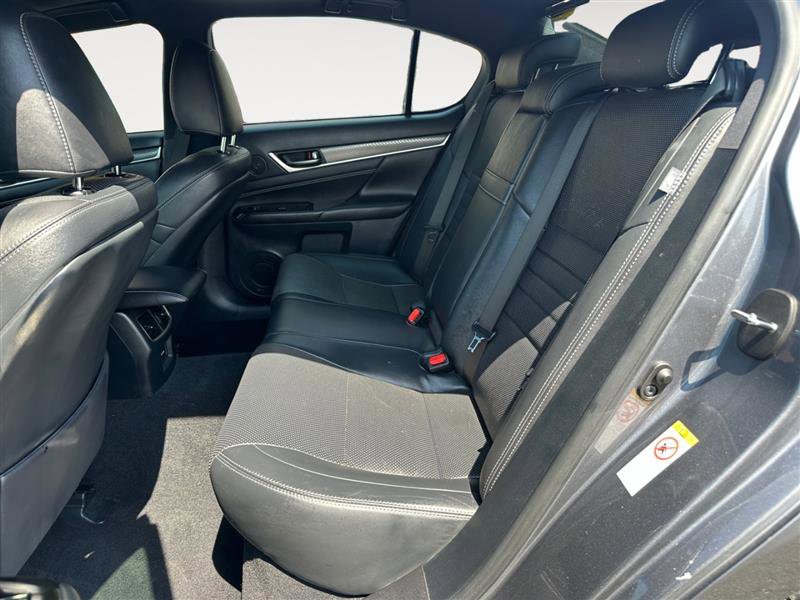 Vehicle image 13 of 15