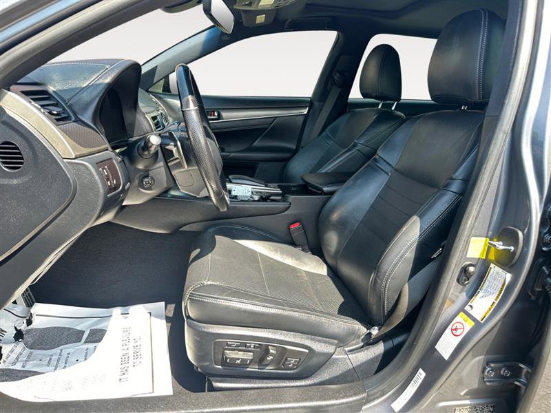 Vehicle image 9 of 15