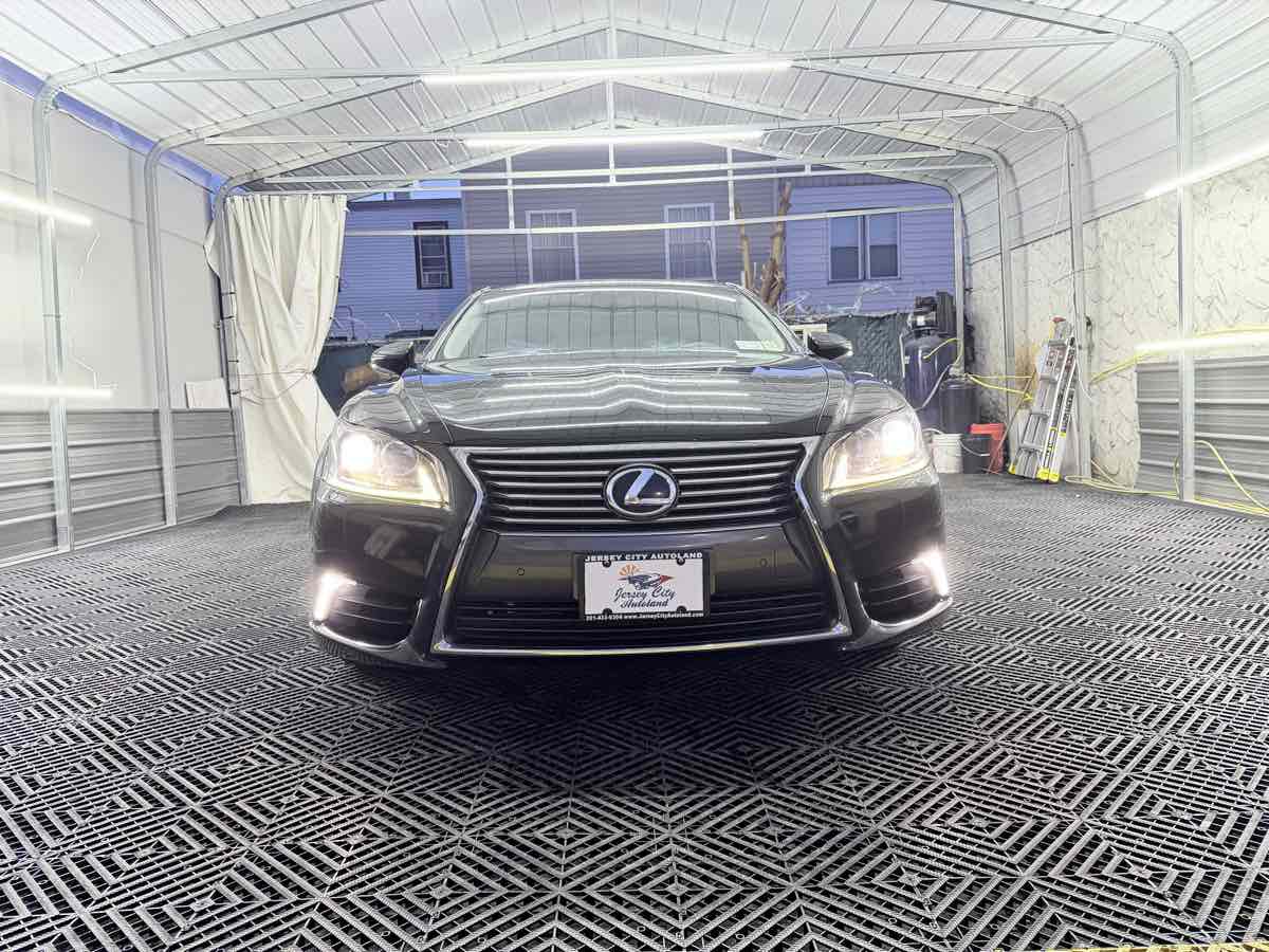 2016 Lexus LS 460 Image 3 of 22