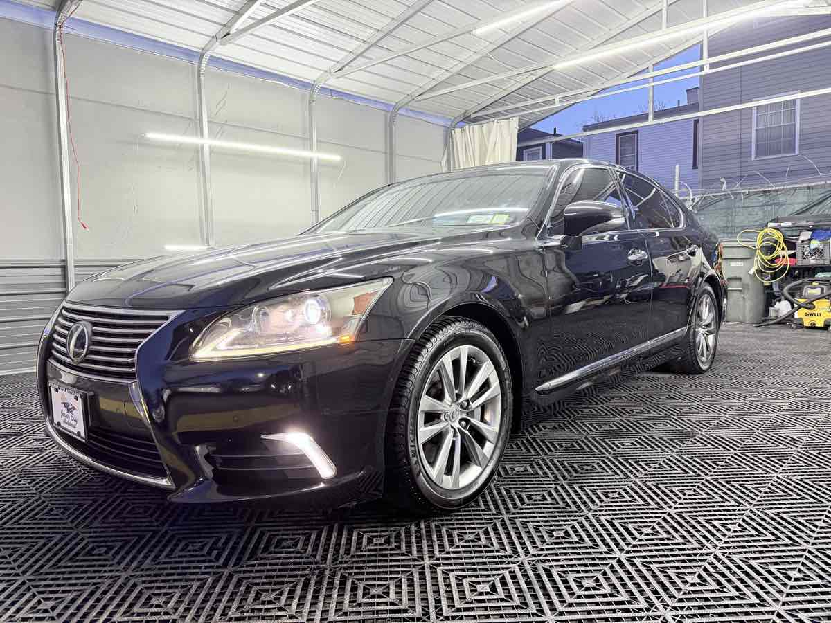 2016 Lexus LS 460 Image 1 of 22