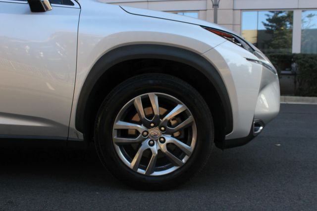 2016 Lexus NX 300h Image 10 of 35