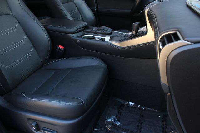 2016 Lexus NX 300h Image 18 of 35