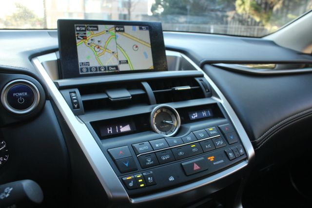 2016 Lexus NX 300h Image 24 of 35