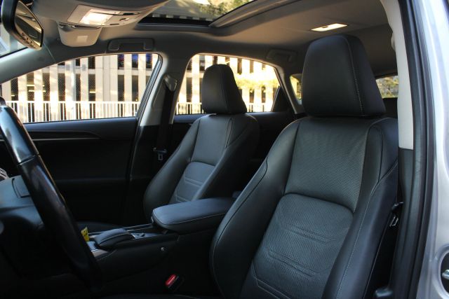 2016 Lexus NX 300h Image 16 of 35