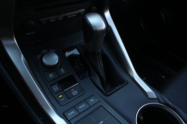 2016 Lexus NX 300h Image 26 of 35