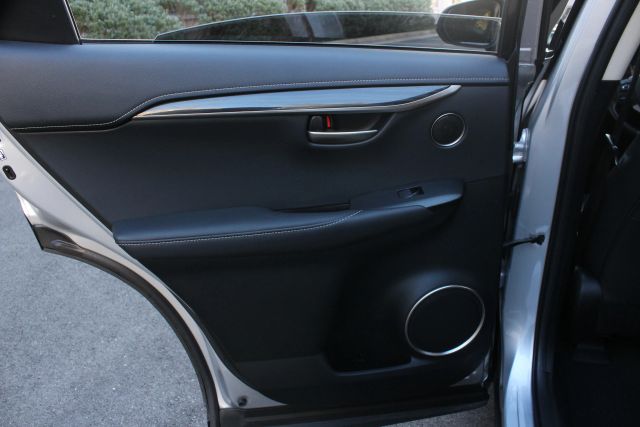 2016 Lexus NX 300h Image 28 of 35