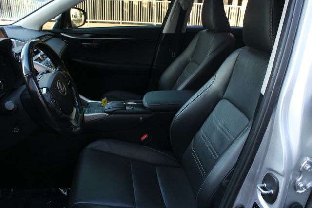 2016 Lexus NX 300h Image 15 of 35