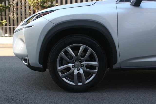 2016 Lexus NX 300h Image 11 of 35