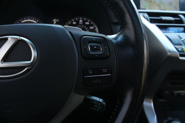 2016 Lexus NX 300h Image 34 of 35