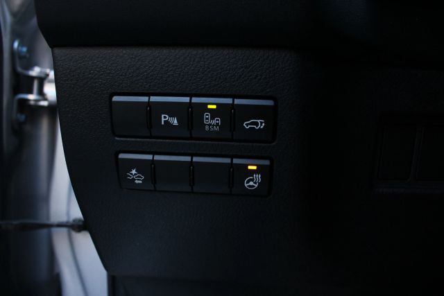 2016 Lexus NX 300h Image 29 of 35