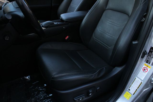 2016 Lexus NX 300h Image 17 of 35