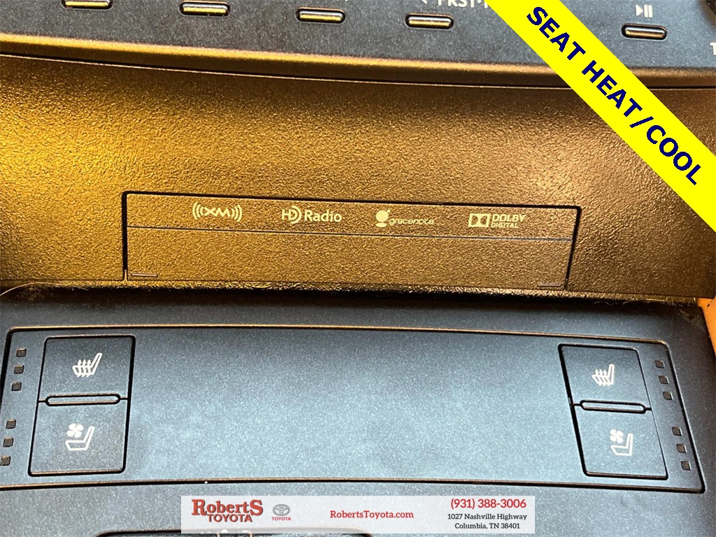 Vehicle image 21 of 30