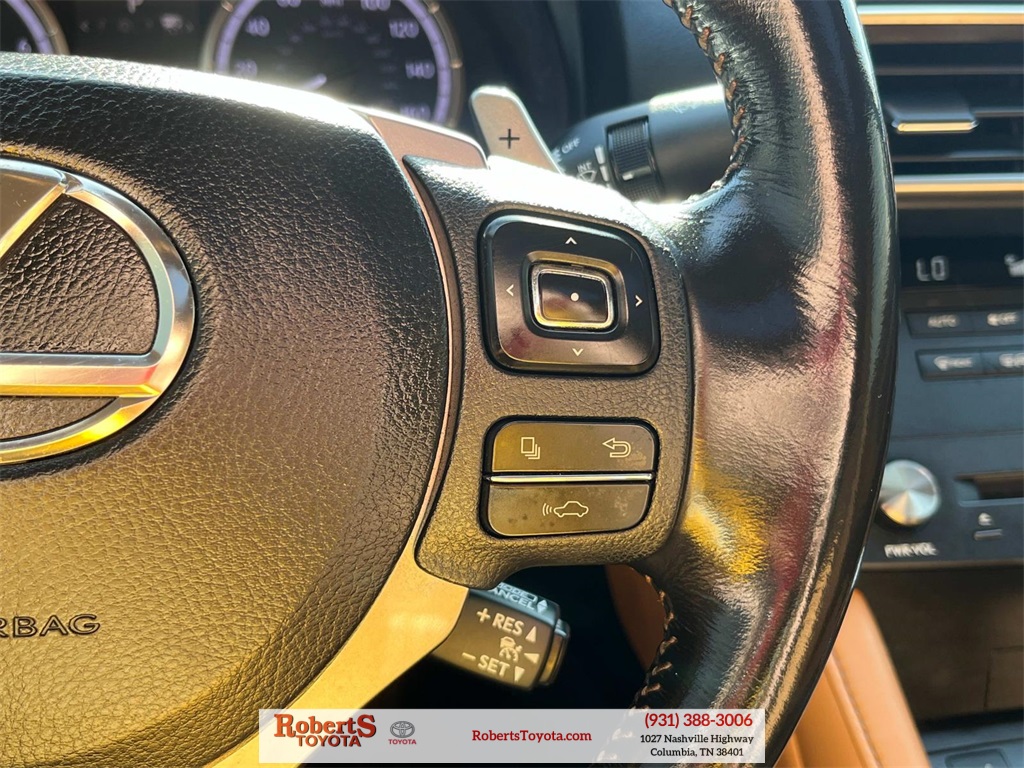 Vehicle image 27 of 30