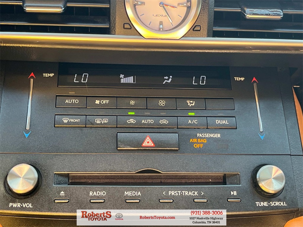 Vehicle image 19 of 30