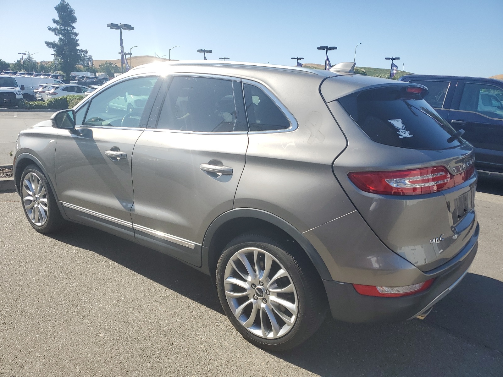 Vehicle image 6 of 15