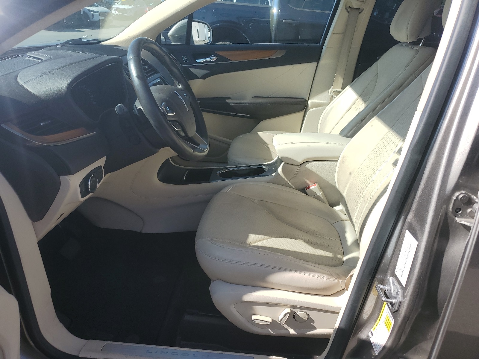 Vehicle image 9 of 15