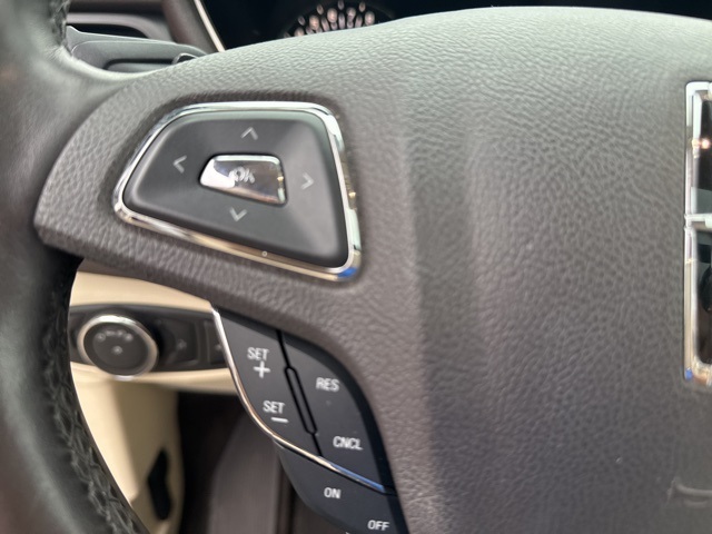 Vehicle image 23 of 27