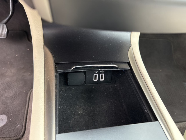 Vehicle image 22 of 27