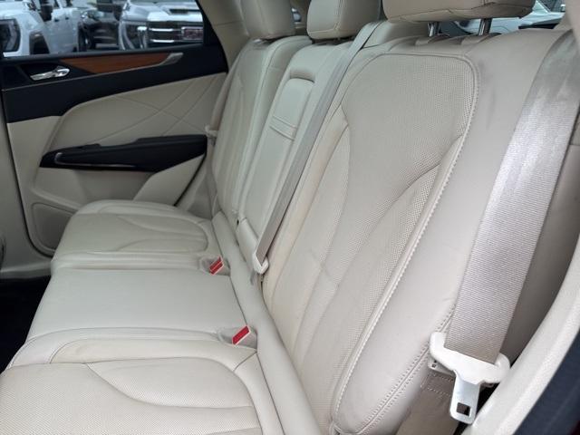 Vehicle image 10 of 27