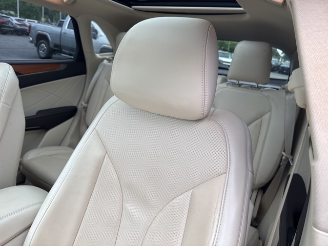 Vehicle image 9 of 27