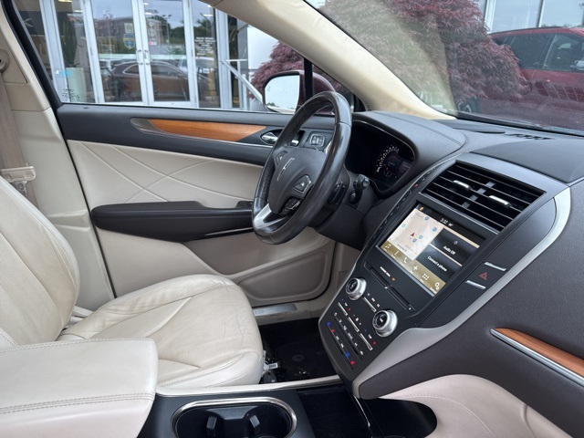 Vehicle image 19 of 27