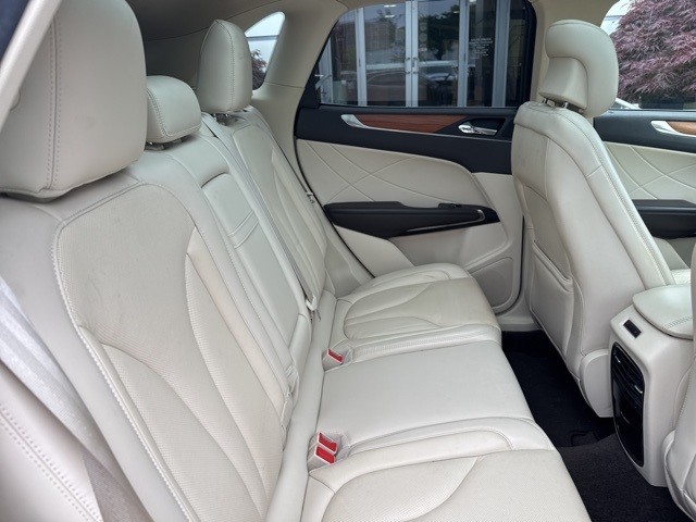 Vehicle image 8 of 27