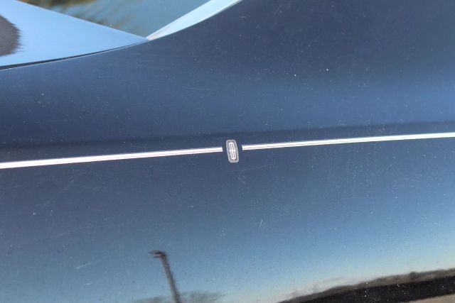 Vehicle image 35 of 38