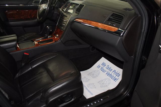 Vehicle image 17 of 38