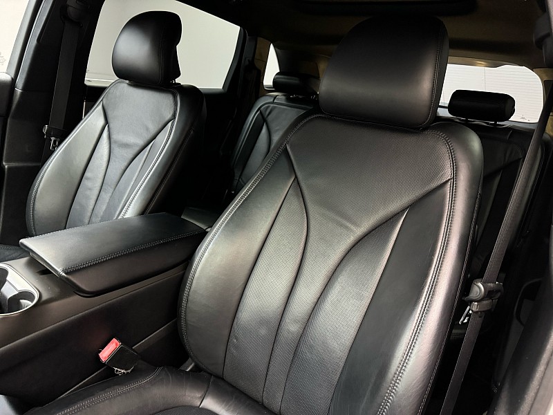 Vehicle image 13 of 46
