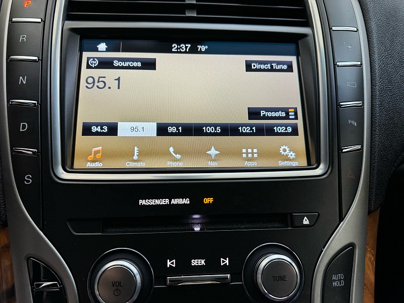 Vehicle image 21 of 46