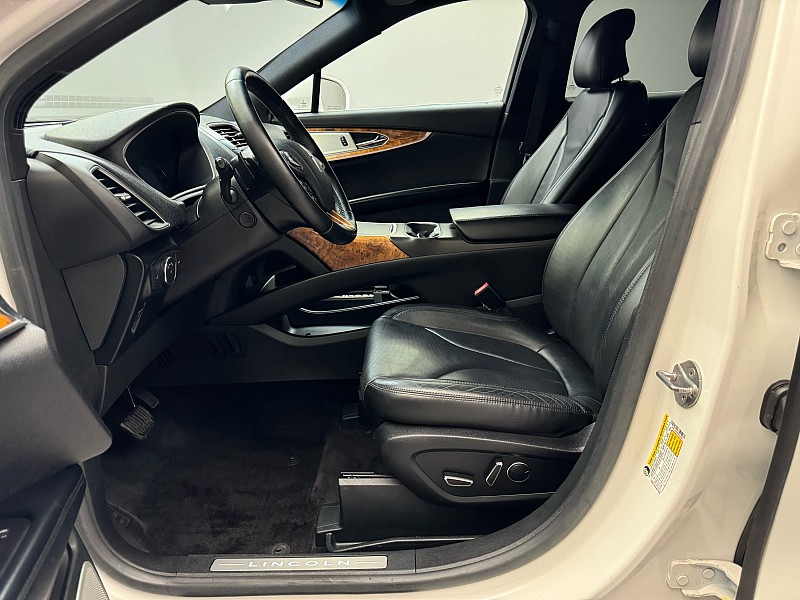 Vehicle image 42 of 46