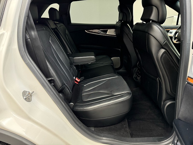Vehicle image 16 of 46