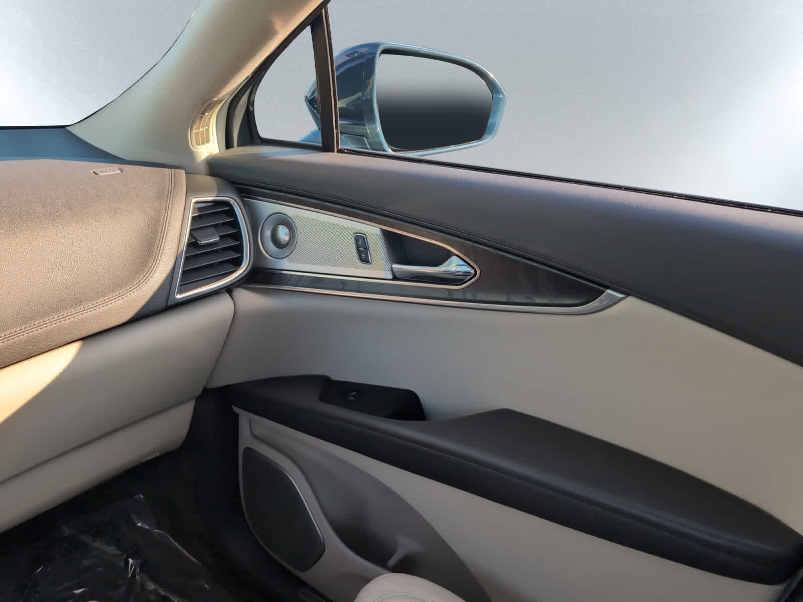2016 Lincoln MKX Reserve Image 13 of 24