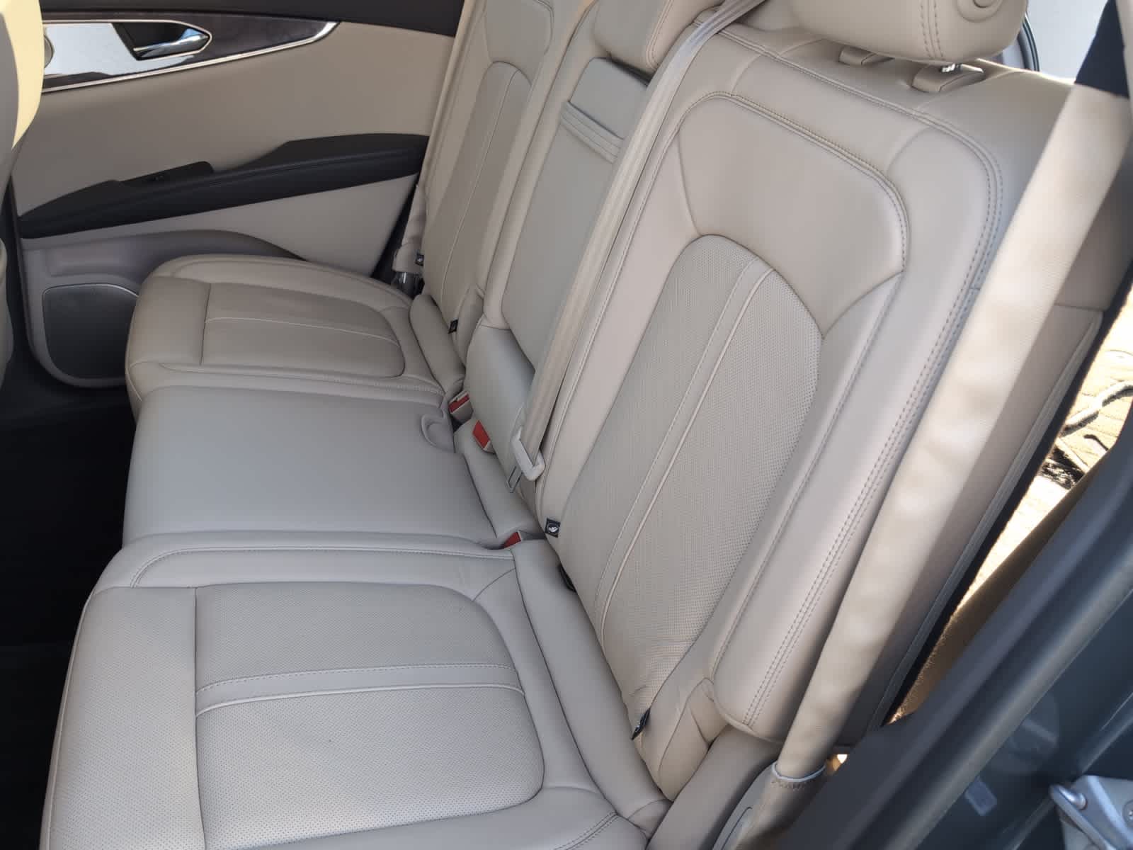 2016 Lincoln MKX Reserve Image 10 of 24