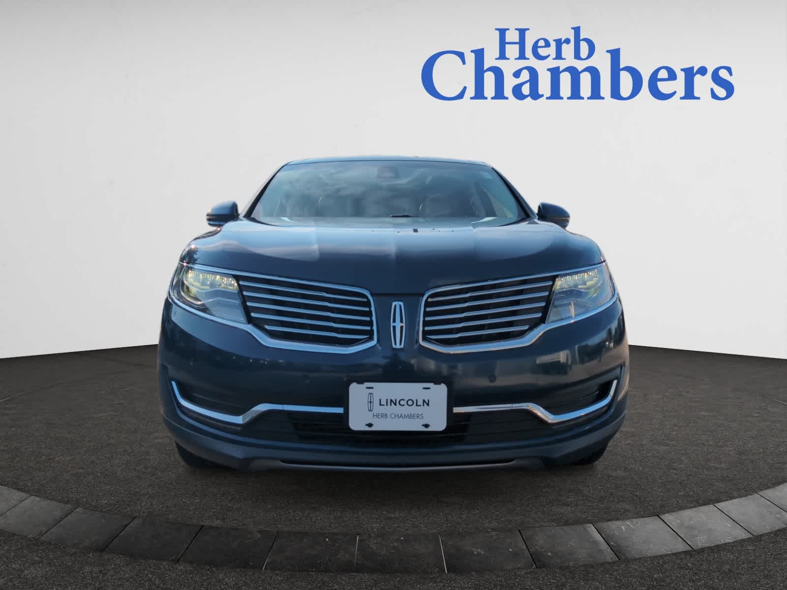 2016 Lincoln MKX Reserve Image 2 of 24