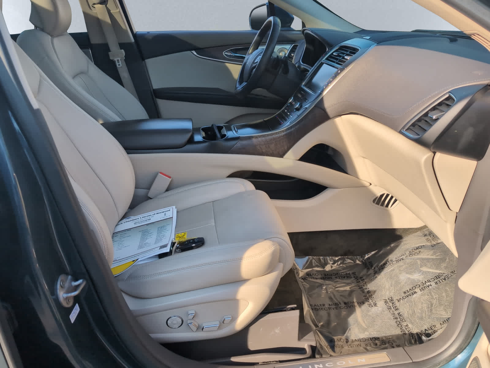 2016 Lincoln MKX Reserve Image 11 of 24